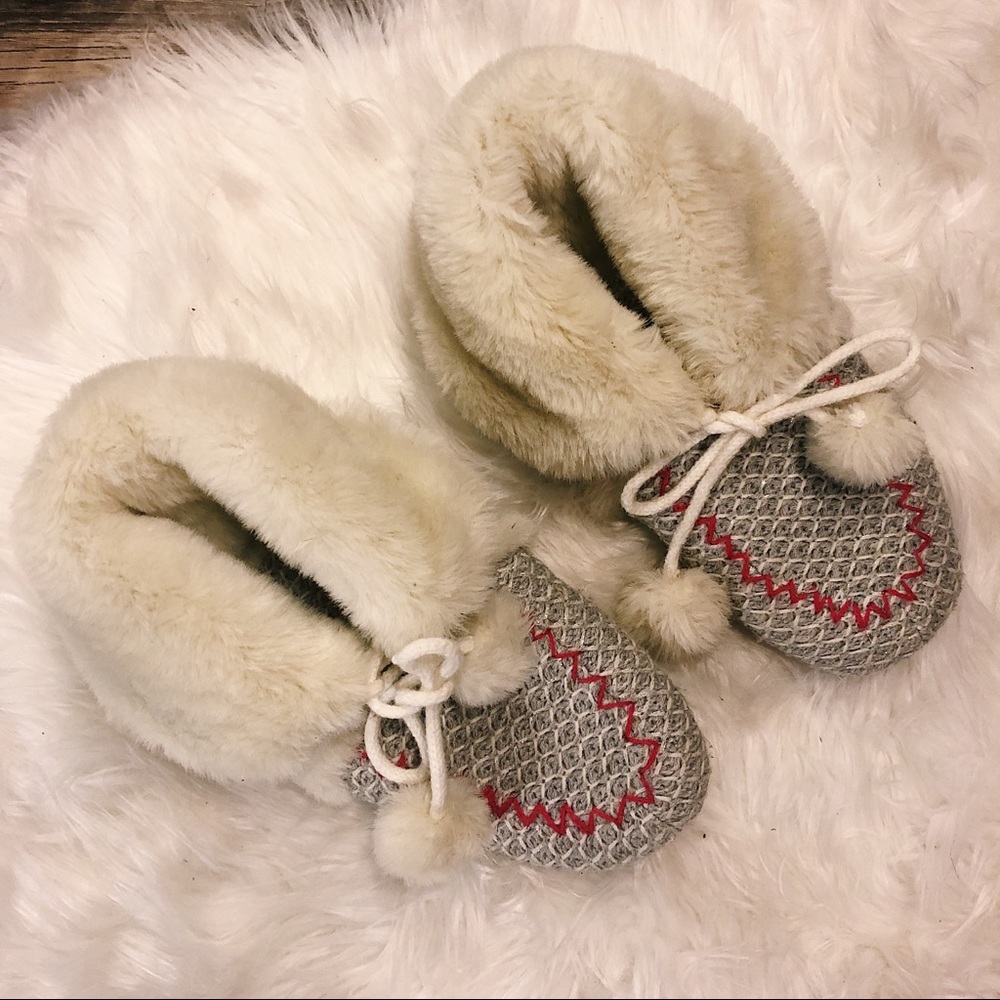 Loft Slippers! Full Foot! Size 7